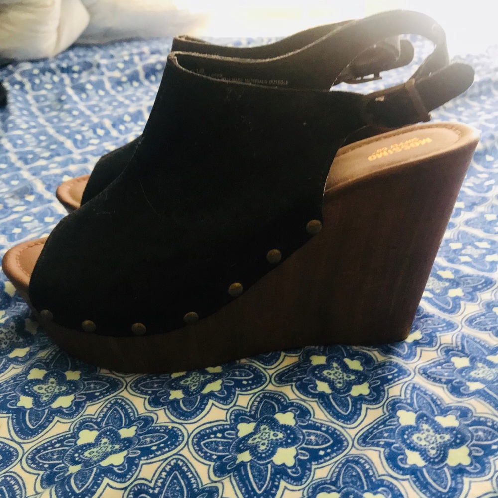 Black and brown wedge